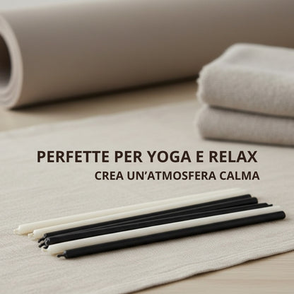 Candele sottili nere e bianche su un panno chiaro, con asciugamani sullo sfondo e testo «Perfette per yoga e relax»