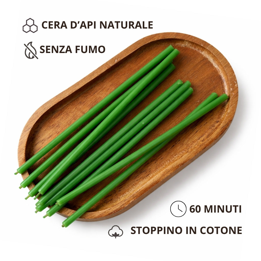 Candele sottili verdi su un vassoio di legno, con icone su cera d’api naturale, durata di 60 minuti e stoppino in cotone