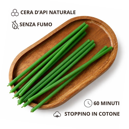 Candele sottili verdi su un vassoio di legno, con icone su cera d’api naturale, durata di 60 minuti e stoppino in cotone