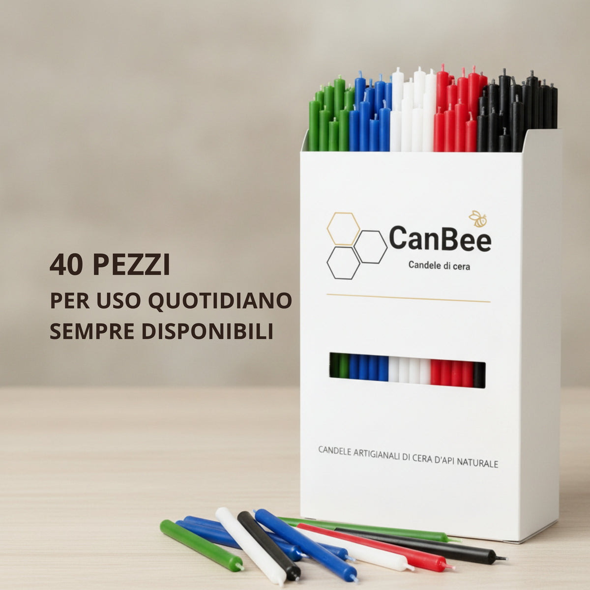 Confezione CanBee con candele sottili multicolore su un tavolo chiaro, con testo «40 pezzi per uso quotidiano, sempre disponibili»