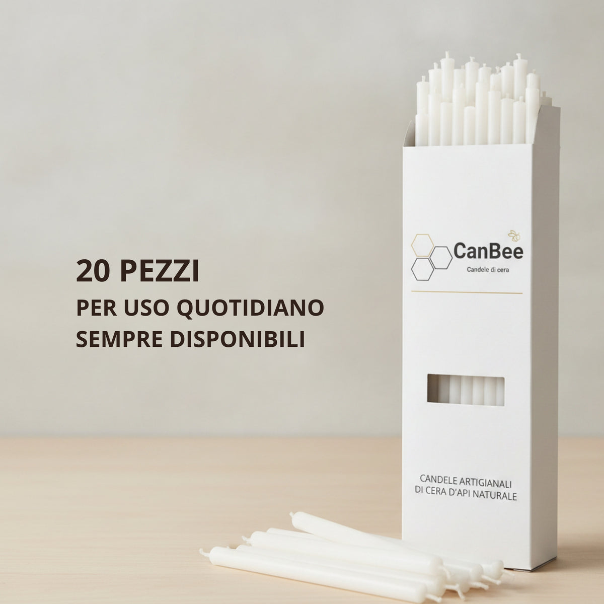 Confezione CanBee con candele sottili bianche su un tavolo chiaro, con testo «20 pezzi per uso quotidiano, sempre disponibili»