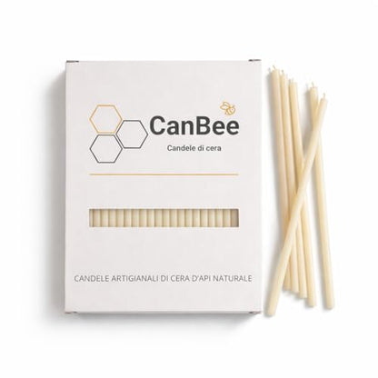 Confezione CanBee su sfondo bianco con candele sottili bianche accanto