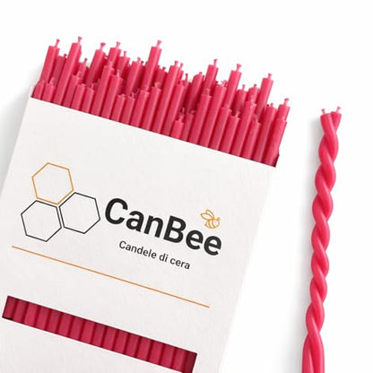 Confezione CanBee con candele sottili rosse e una candela a spirale accanto