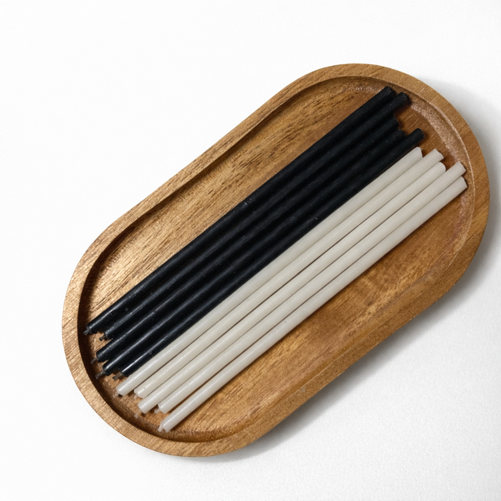 Candele Sottili Nero & Bianco in Cera d’Api Naturale | Rituali, Meditazione e Altare | 16 cm | Ø 5 mm | Durata 40 min | 50 Pezzi | CanBee