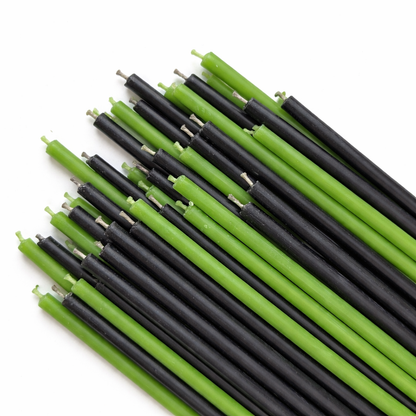 Candele Sottili Nero & Verde in Cera d’Api Naturale | Equilibrio, Protezione e Crescita | 16 cm | Ø 5 mm | Durata 40 min | 50 Pezzi | CanBee